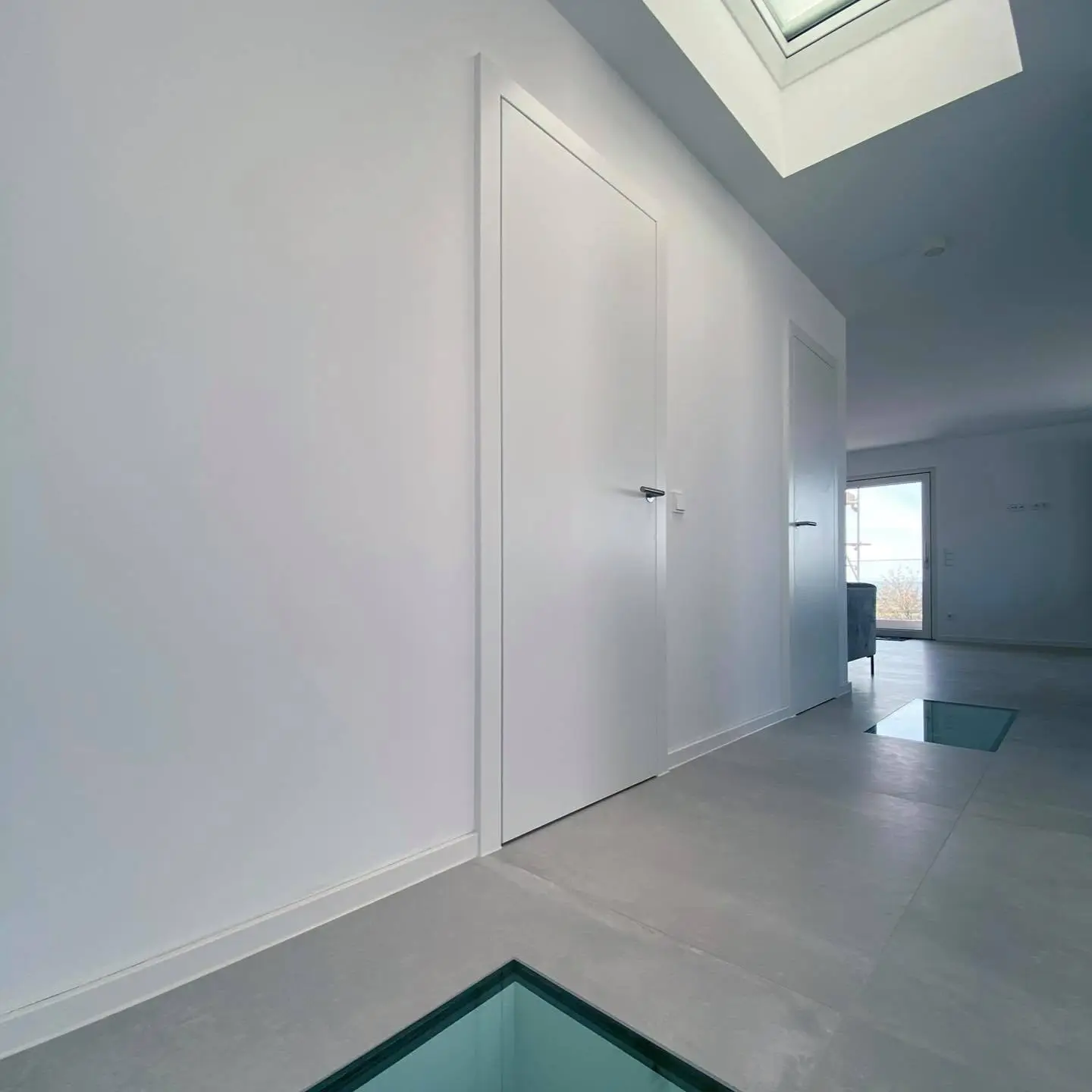 GERBERHAUS5: Flur mit begehbarem Glasboden