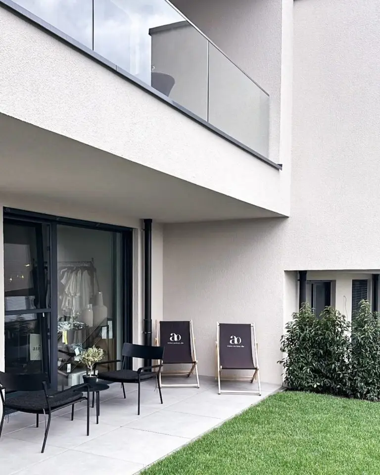 Außenansicht des GERBERHAUS11B mit Terrasse und Garten