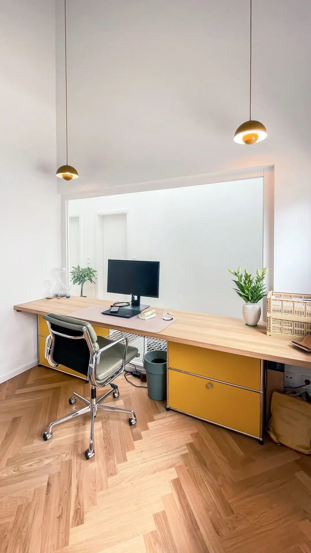 Schreibtisch im Büro des GERBERHAUS8
