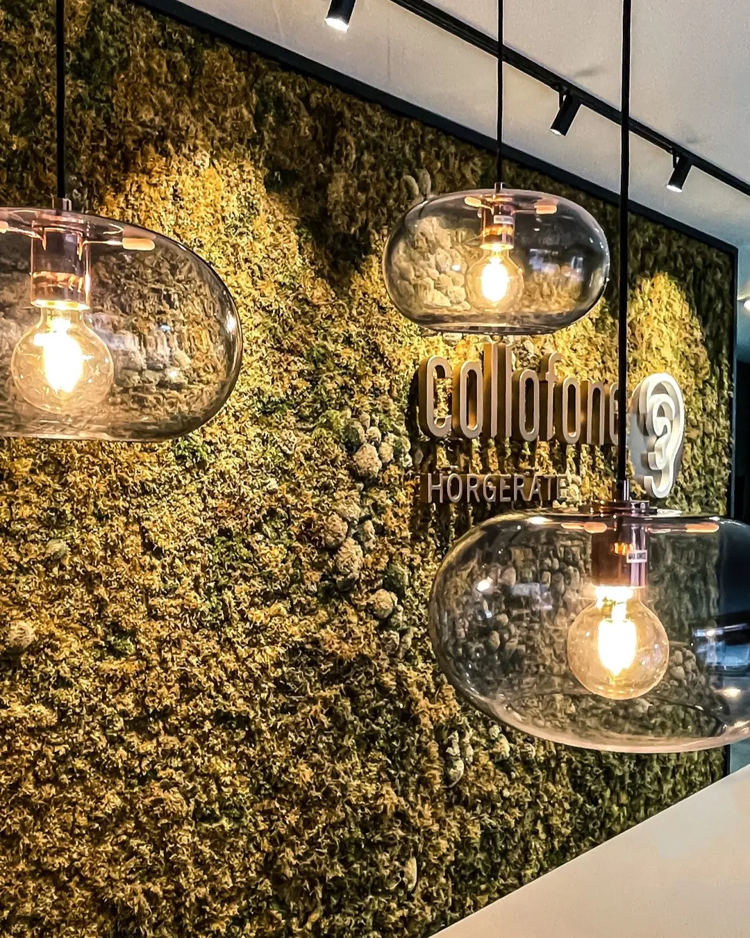 Beleuchtung mit Strahlern und indirektem Licht in der Collofong-Filiale
