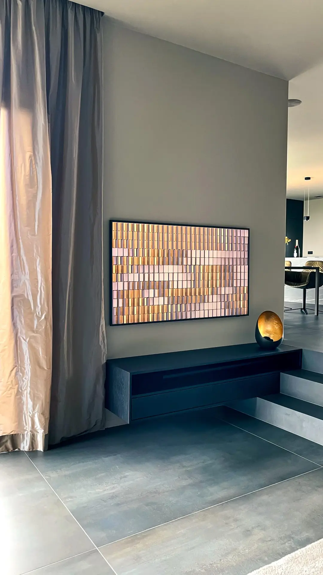 Sideboard, das nahtlos in die Treppe übergeht