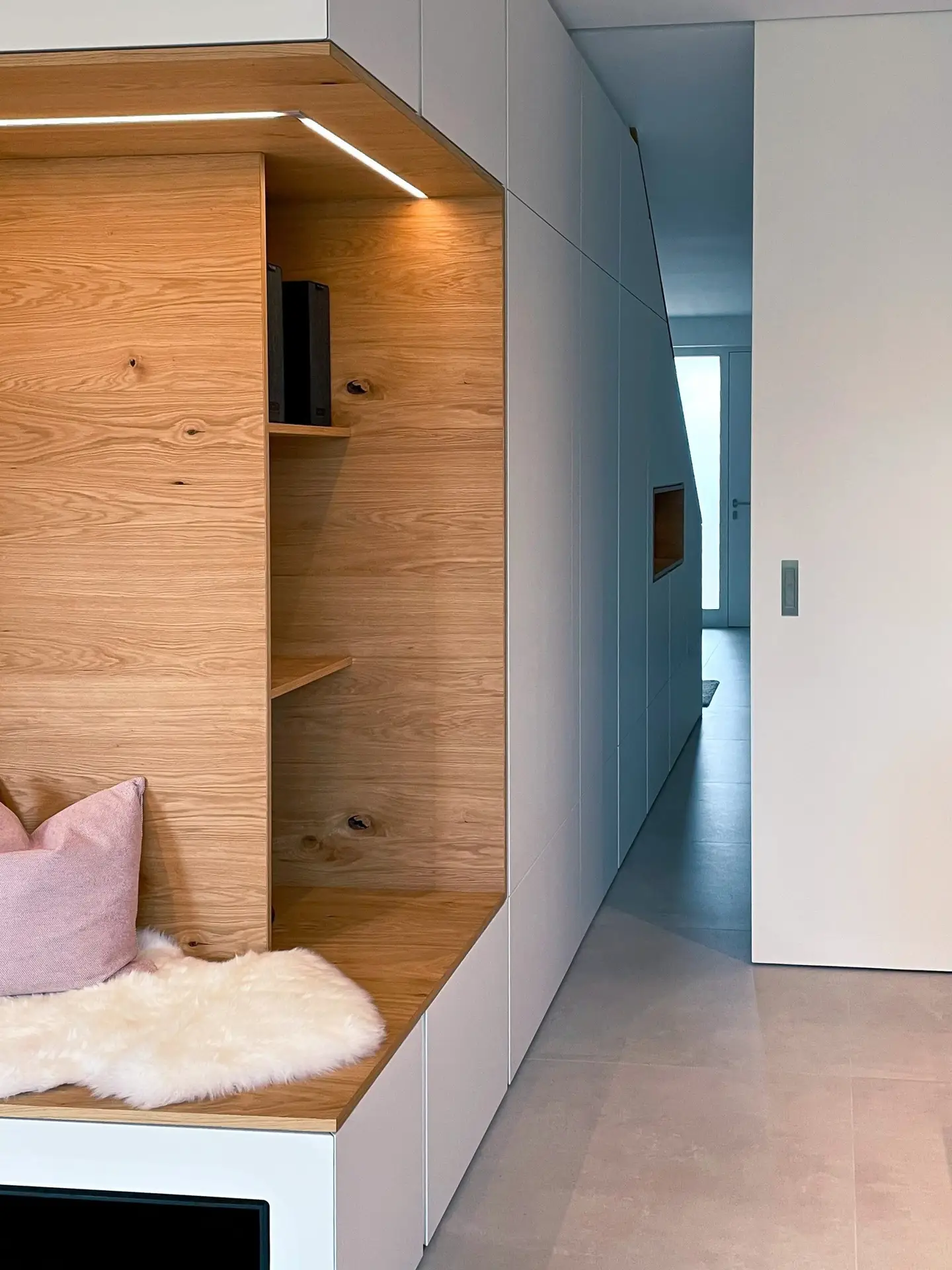 Treppenschrank mit Sitzecke in Flonheim