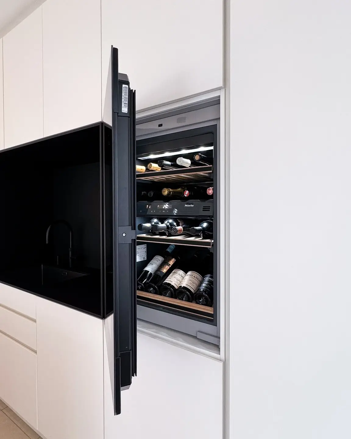 Weinkühlschrank in der Schrankwand